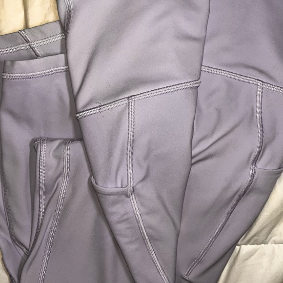 Lululemon Size 8 Yoga Pants: Stay Comfy and Stylish in Vibrant Violet - Picture 3 of 12